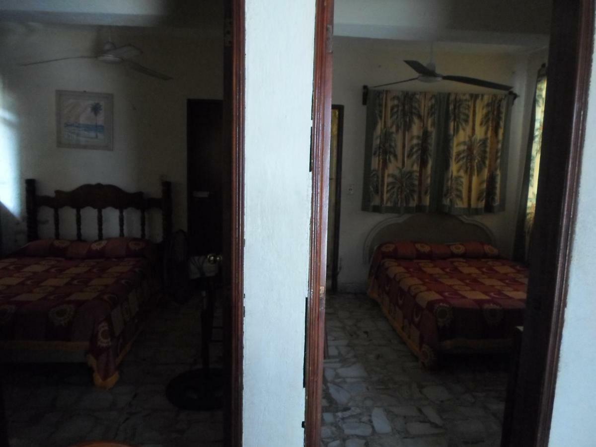 Casa De Huespedes Santa Fe Acapulco Hotel Buitenkant foto